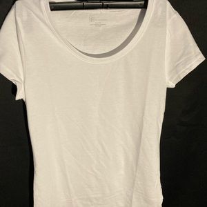Woman’s top white size Medium